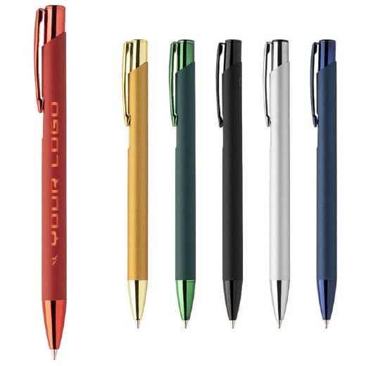 Penna con incisione in colore coordinato SHINNEL